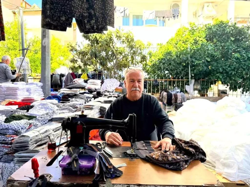 Datça Pazarı’nın Değişmeyen Yüzü: 33 Yıllık Dikiş Ustası İsmail Tonka