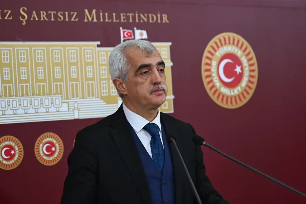 DEM Partisi’nden Çarpıcı Uyarı: 2026 Asgari Ücret Yetersiz, Açlık Sınırının Altında!