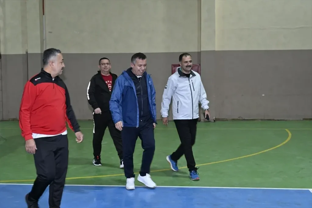 Demirci’de Kaymakamlık Kupası Voleybol Turnuvası Coşkuyla Başladı