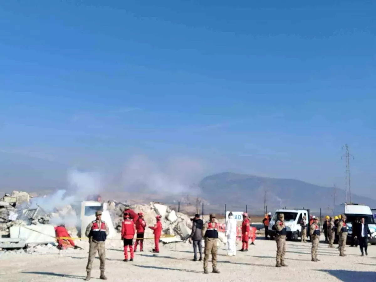 Denizli’de 5.6 Büyüklüğünde Deprem Senaryosu ile Gerçekleştirilen Geniş Ölçekli Tatbikat