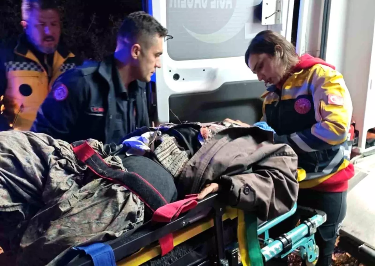 Muğla’da Devrilen Traktörün Altında Kalan Kadın Kurtarıldı