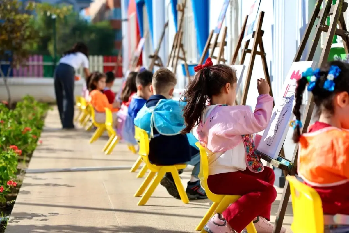 Didim’de Renkli Bir Gün: Deniz Yıldızları Kreş’inde Çocuklar Resim Atölyesiyle Hayallerine Yolculuk