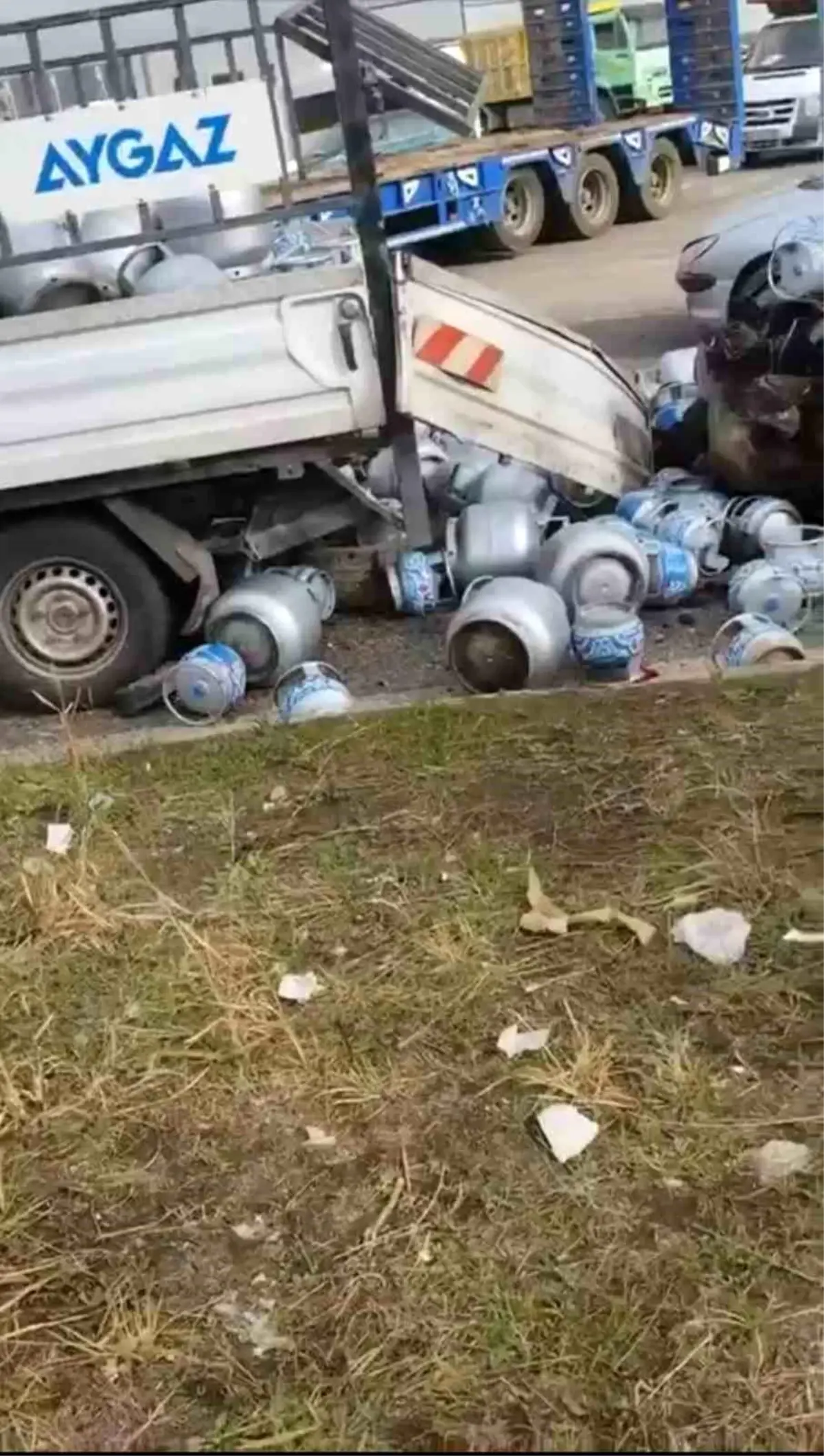 Diyarbakır’da Tüp Yüklü Kamyonete Çarpan Araçta Yaralı