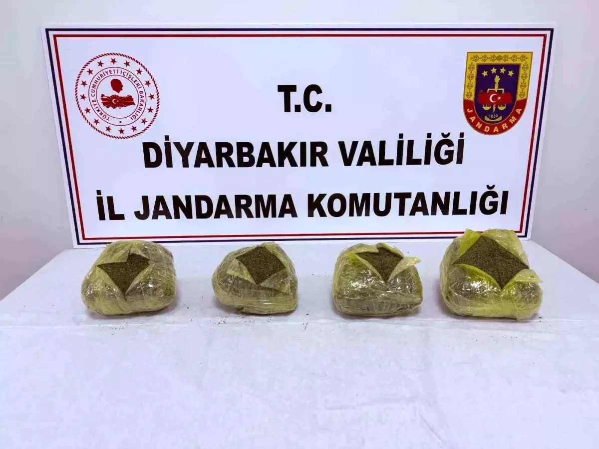 Diyarbakır’da Jandarma Operasyonu: 38 Kilo Esrar ve Çok Sayıda Uyuşturucu Madde Ele Geçirildi