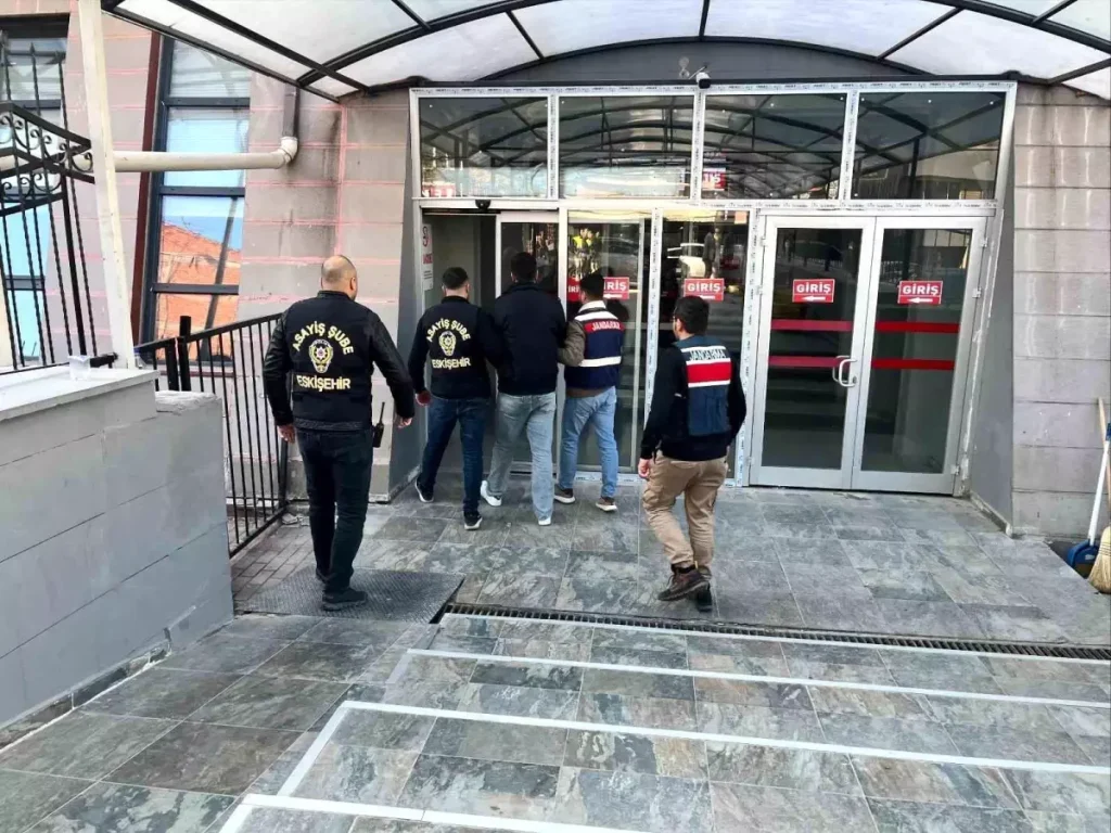 Eskişehir’de Dolandırıcı Yakalandı