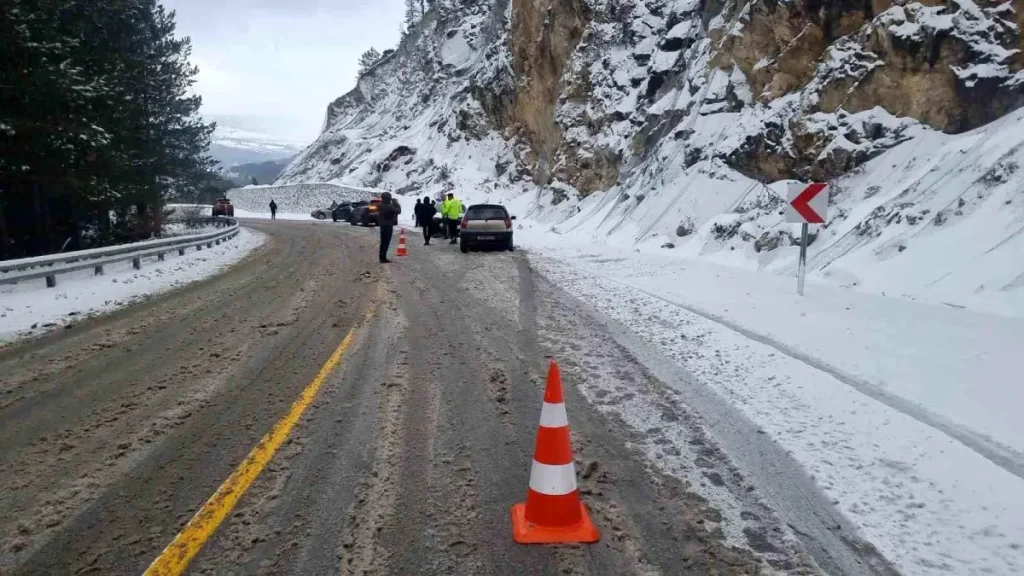 Kütahya’da Kar Kazası: 5 Araç Hasar Gördü