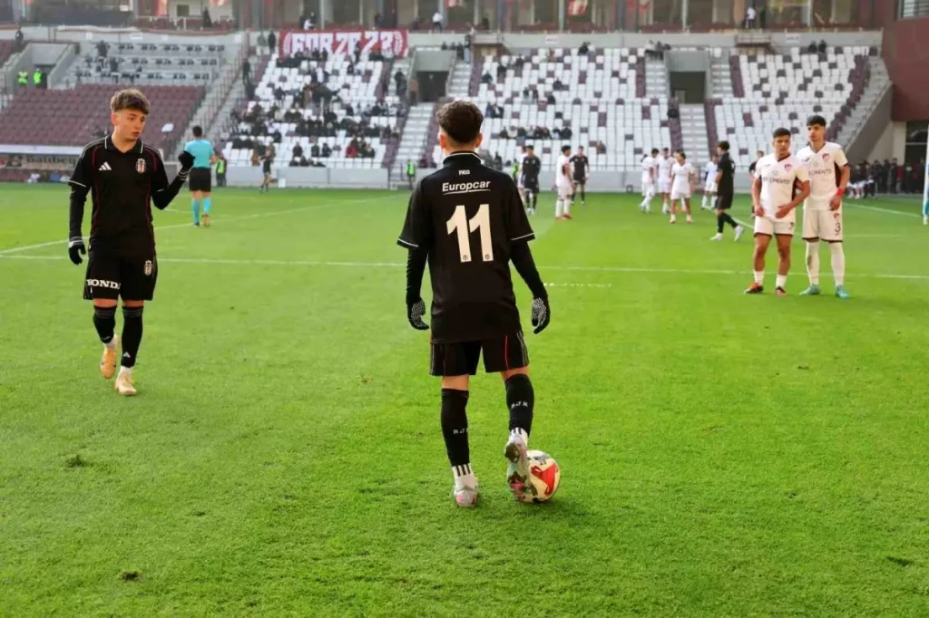Beşiktaş ve Elazığspor U16 Takımları Dostluk Maçında Buluştu