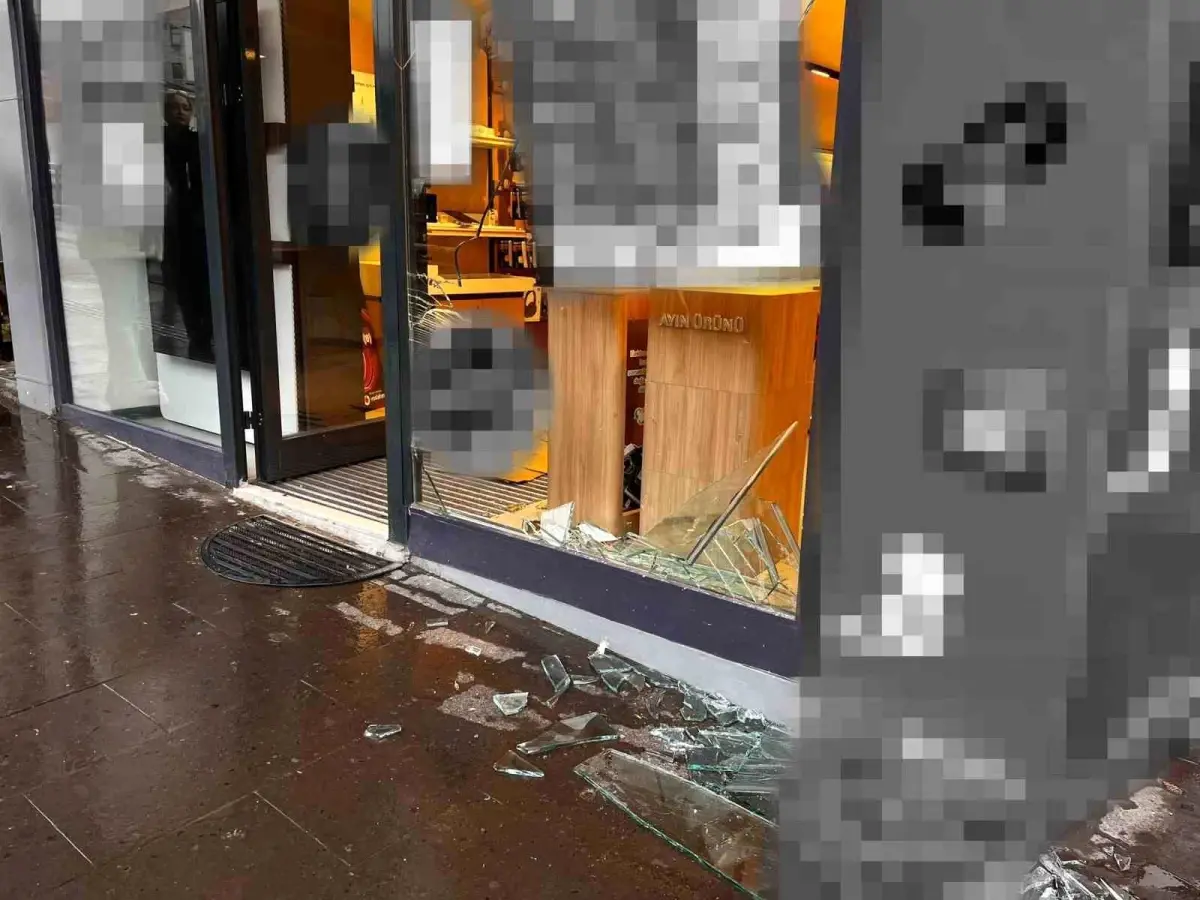 Nevşehir’de otomobil dükkana girdi