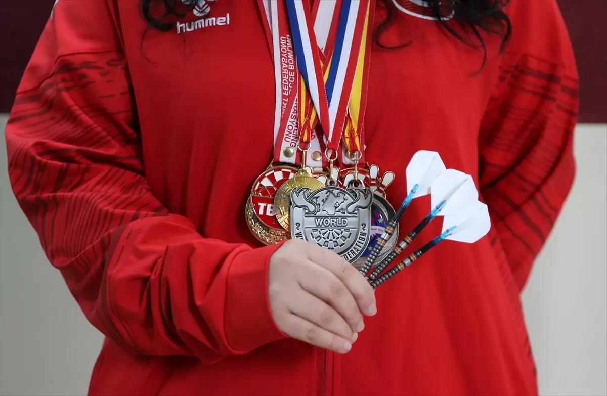 Zehra Gemi Dünya Şampiyonu Oldu: Türkiye’nin İlk Kızlar Dart Şampiyonu Altın Madalya Kazandı