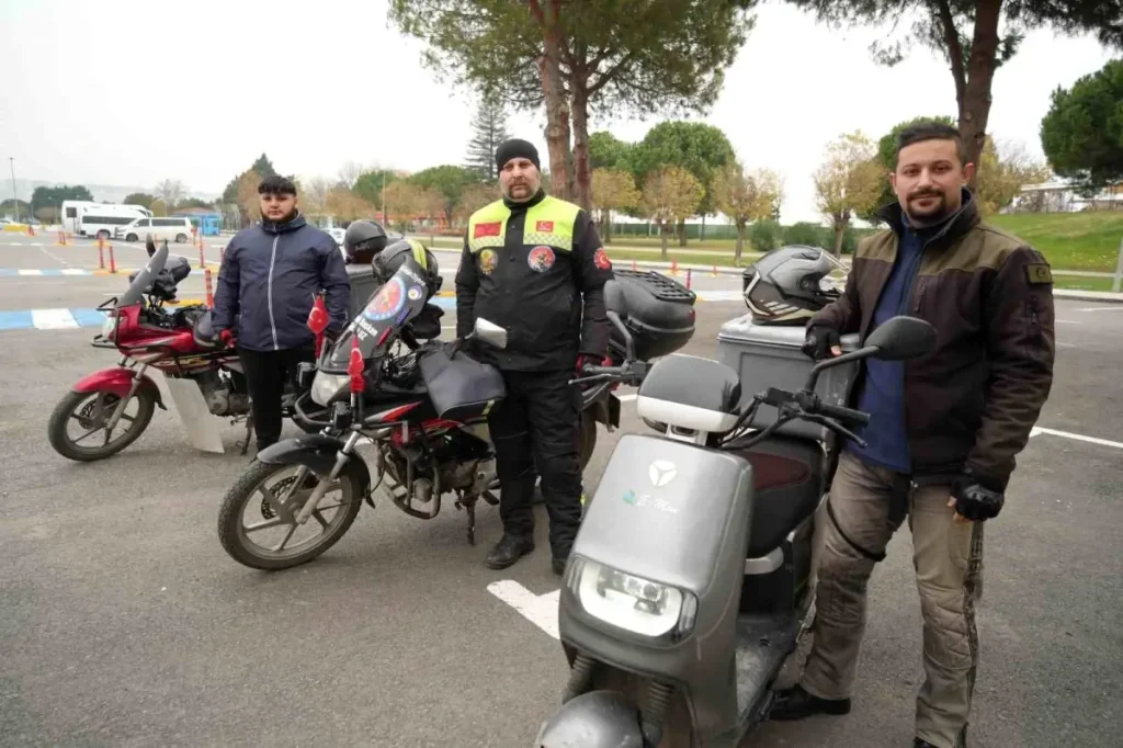 Hız Reklamları Kuryeleri Hayati Tehlikeye Sürüyor