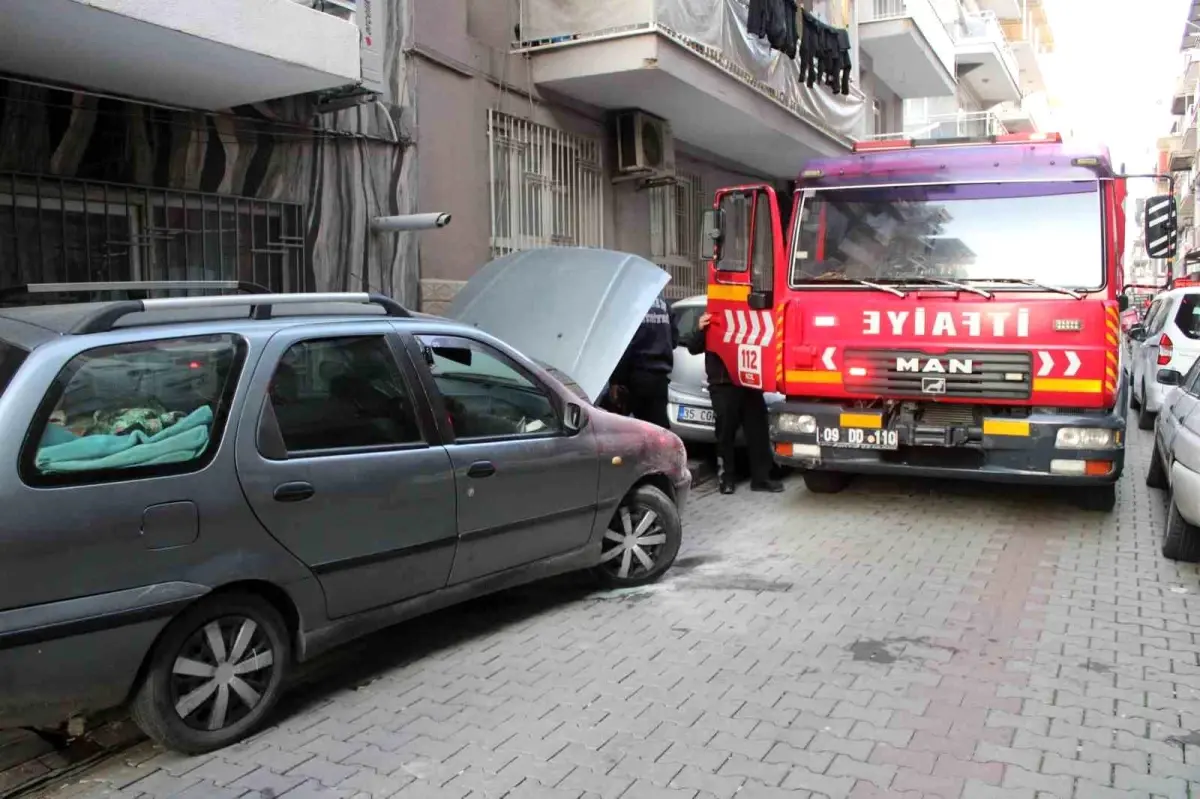 Duyarlı Esnaf, Alevleri Sökerek Otomobili Yangından Kurtardı!