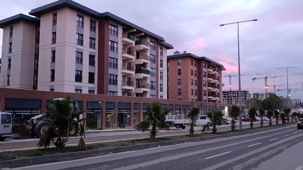 Kahramanmaraş’ta Ebrar Sitesi Çevresinde Ticari Hayat Yeniden Canlandı