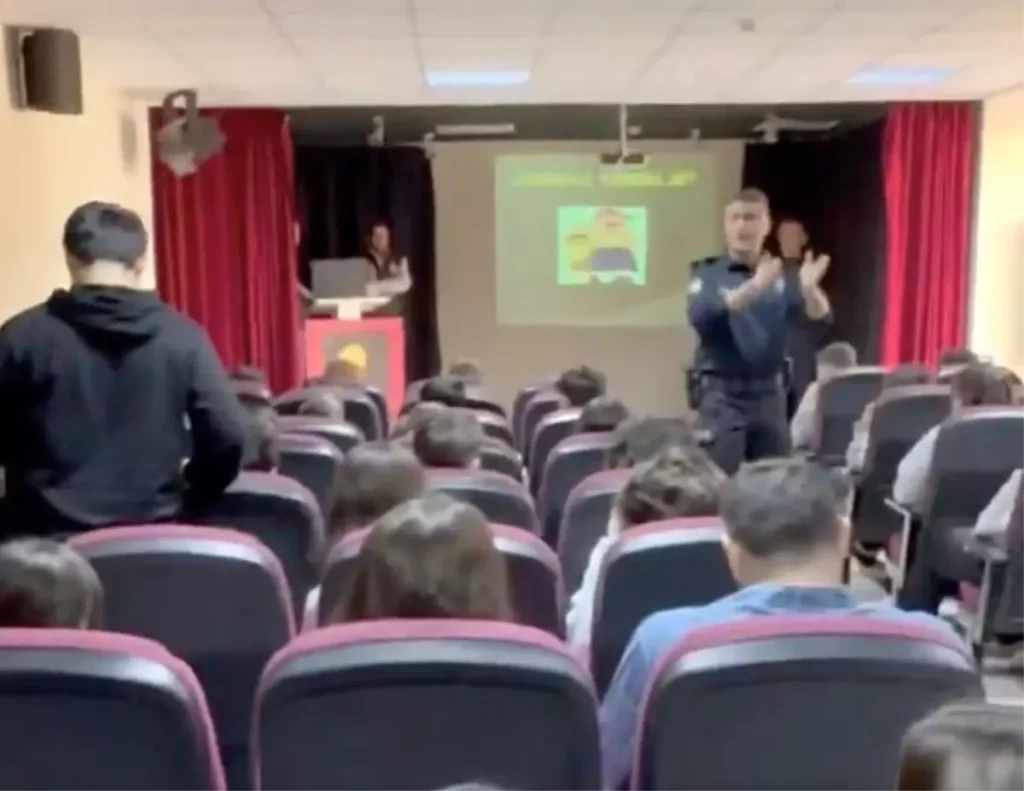 Eceabat’ta Öğrencilere Siber Güvenlik ve Akran Zorbalığı Bilgilendirmesi