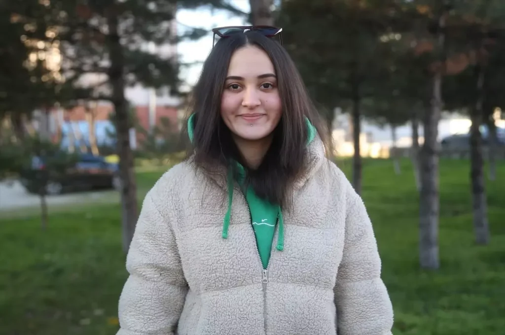 Kanseri Yenen Mimarın Kutlama Araçlı Sevinci