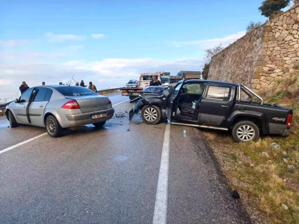 Eğirdir’de Otomobil Çarpışması: İki Yaralı