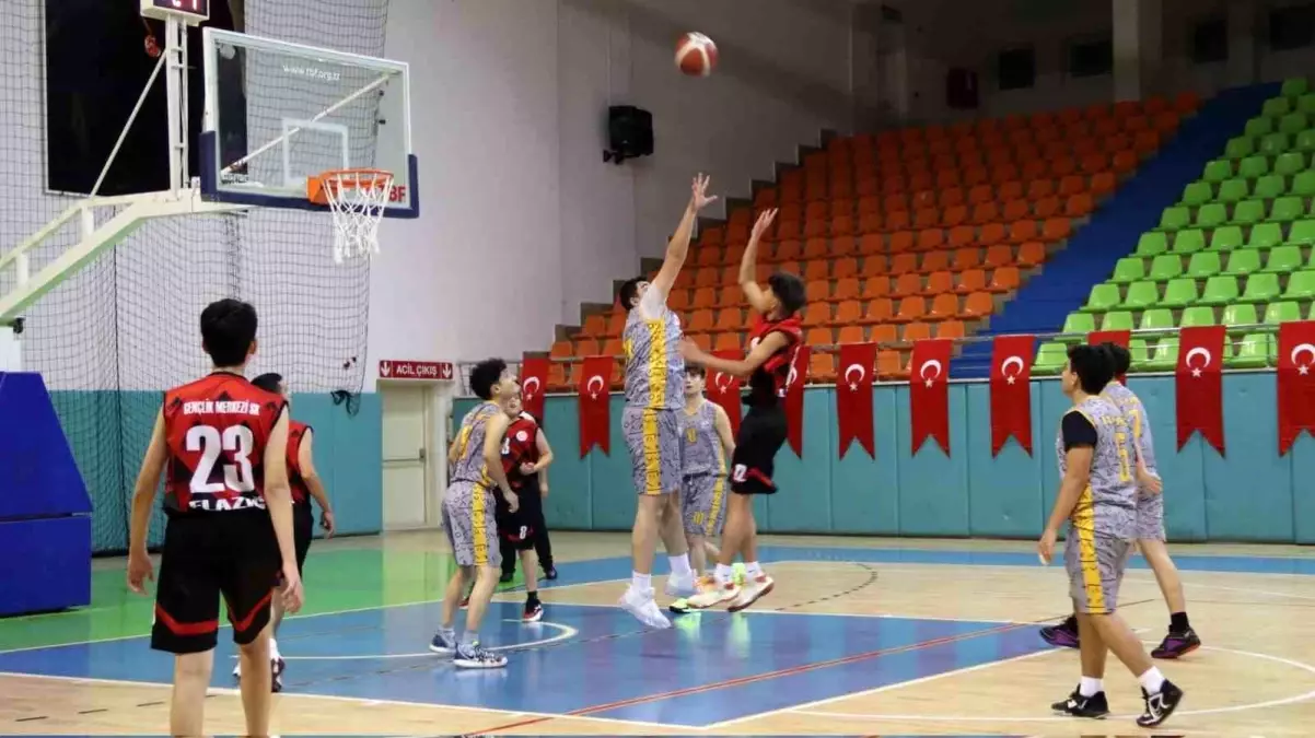Elazığ’da U18 Basketbol Turnuvası Şampiyonluğu Gençlik Merkezi Spor Kulübü A Takımına Gitti!