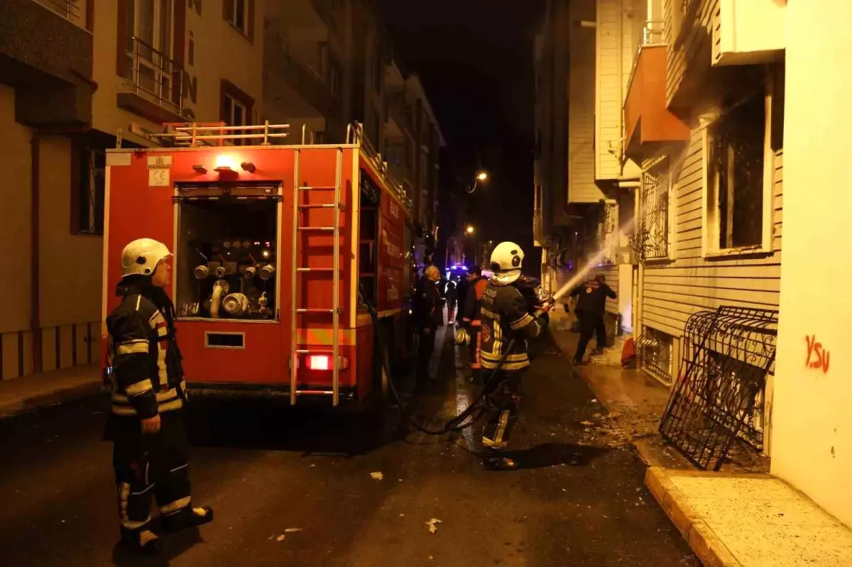 Elazığ’da 5 Katlı Evde Çıkan Yangın: 2 Kişi Dumandan Etkilendi