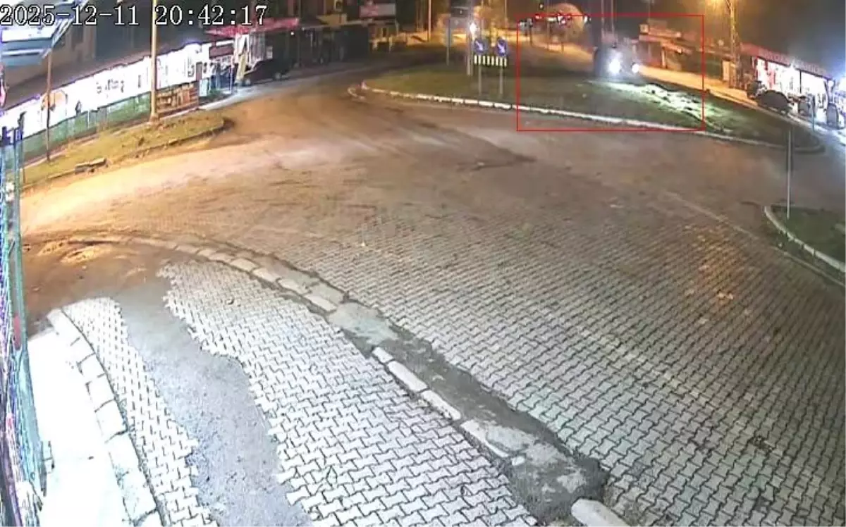 Elazığ’da Kaza: Otomobil Refüje Çıktı