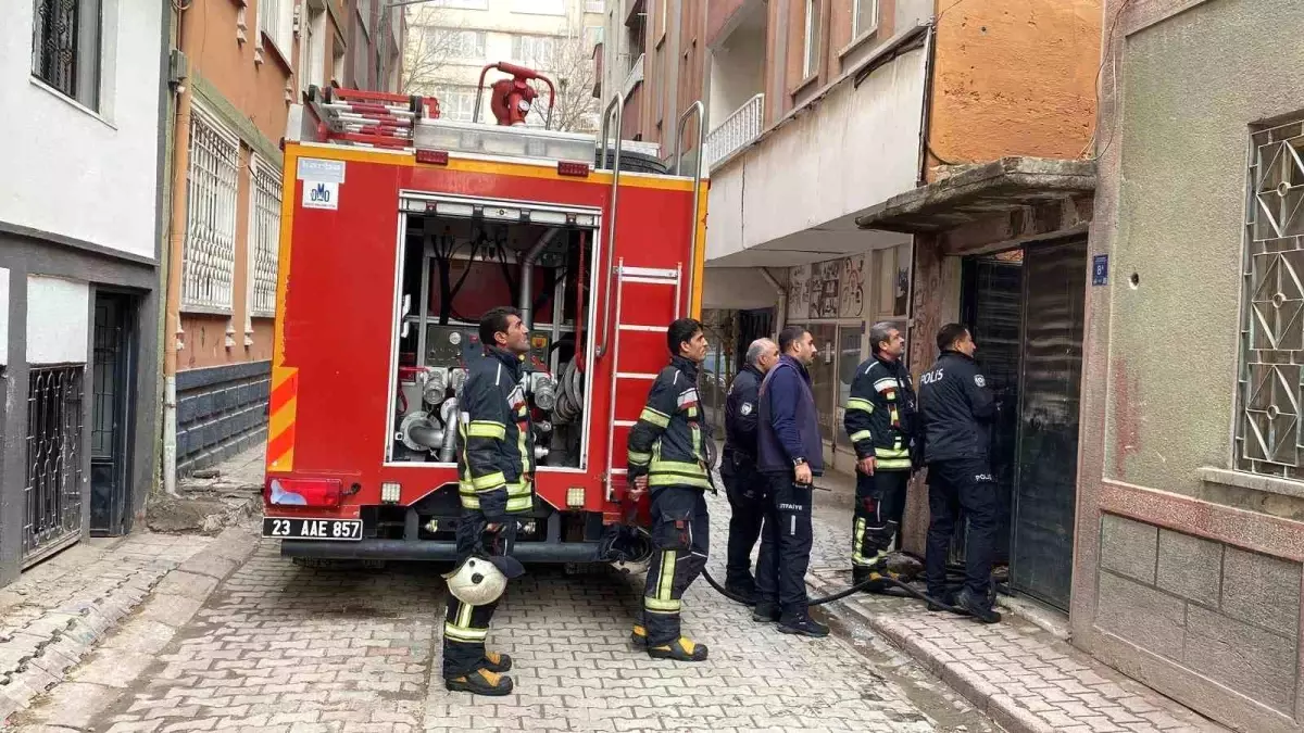 Elazığ’da Metruk Binada Yangın
