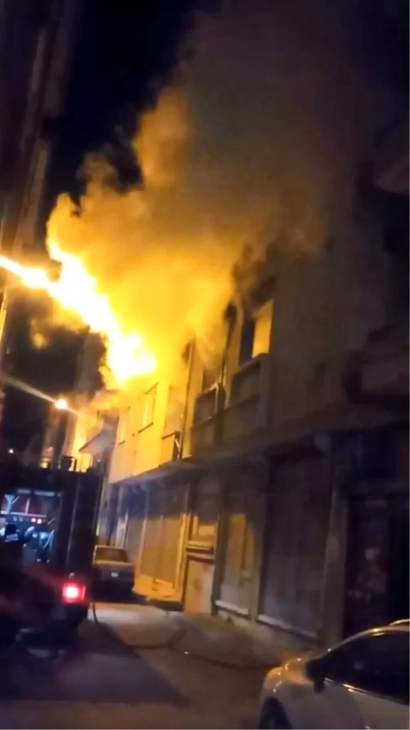 Elazığ’da Metrek Bina Yangını: İtfaiye Hızlı Müdahalesiyle Kontrol Altına Alındı