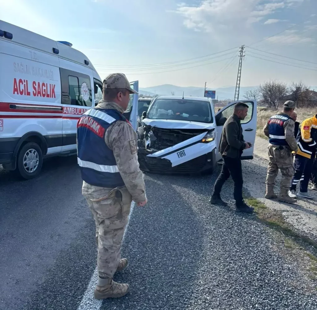Elazığ’da Trafik Kazası: 3 Yaralı