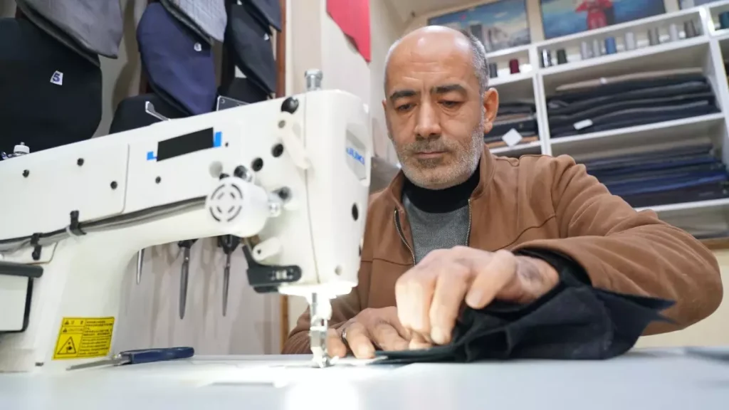 Elazığ’ın 8 köşe şapkasını 26 yıldır üretiyor; geleneğin sürmesini istiyor