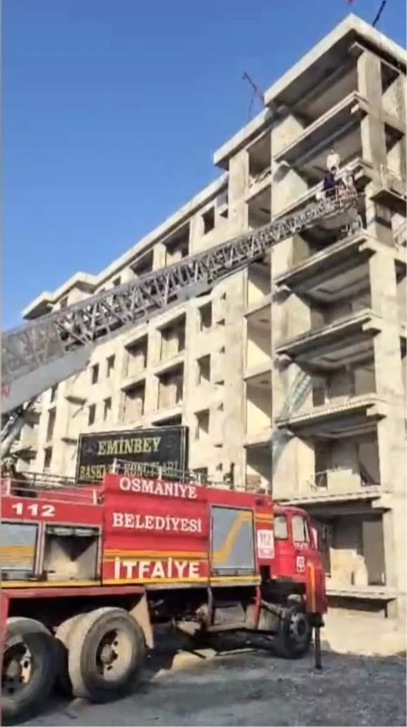 Elektrik Kesintisi Nedeniyle İskelede Mahsur Kalan İşçiler Kurtarıldı