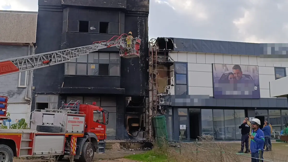 İnegöl’de Yangın: Boyahane ve Oto Galeri Zarar Gördü