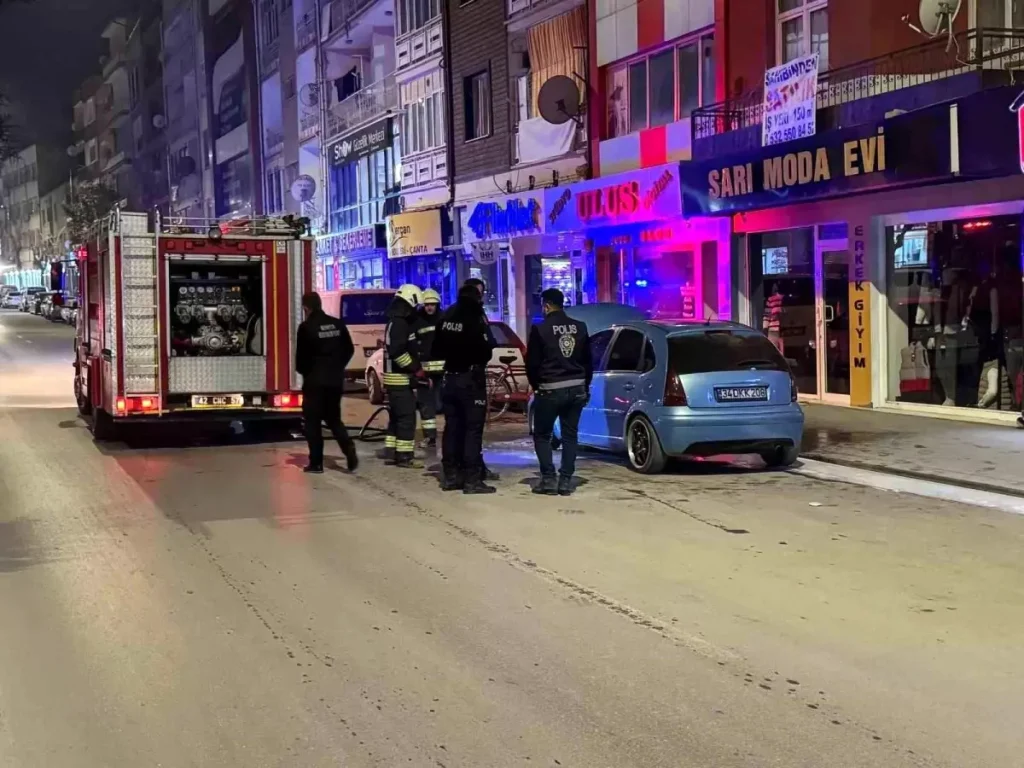 Ereğli’de Park Halindeki Araçta Aniden Çıkan Yangın Halkı Şaşırttı