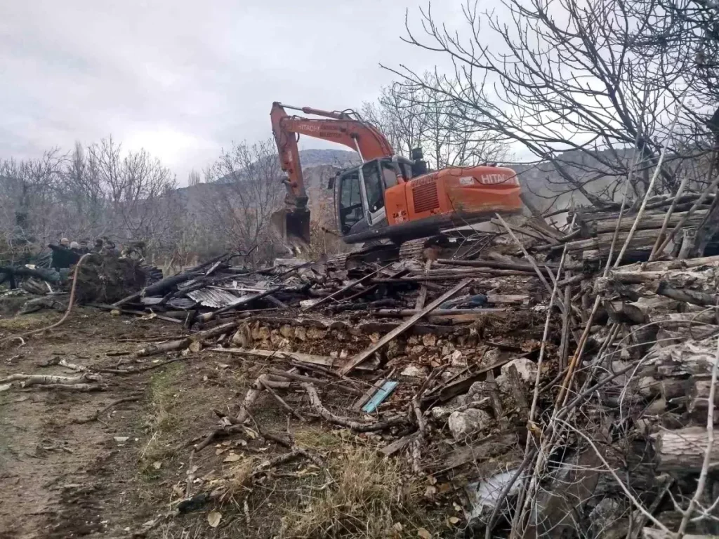 Ermenek’te Yangın: Yaşlı Kadın Hastaneye Kaldırıldı