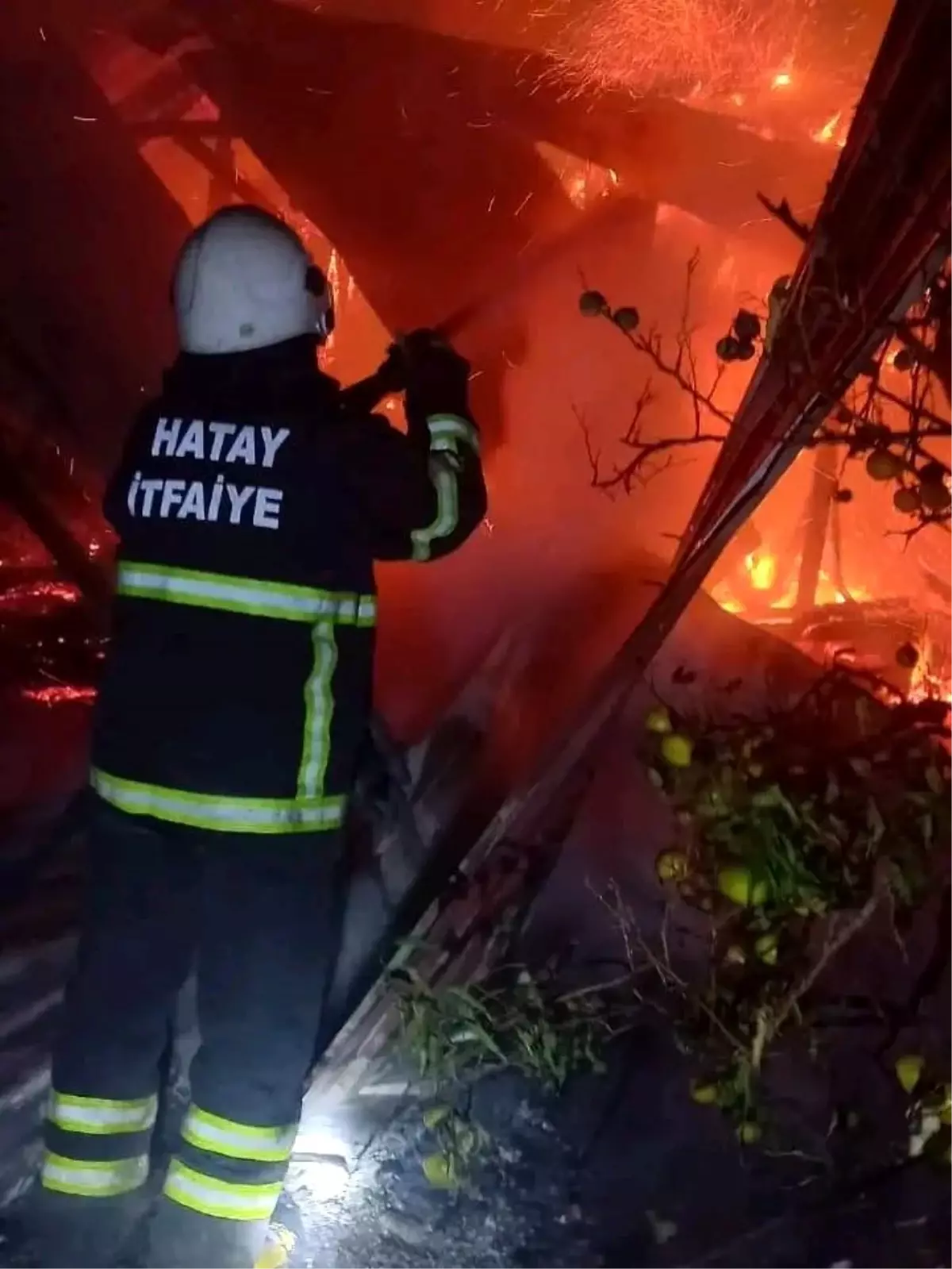 Erzin’de Barakada Çıkan Yangın Hızlı Bir Şekilde Kontrol Altına Alındı