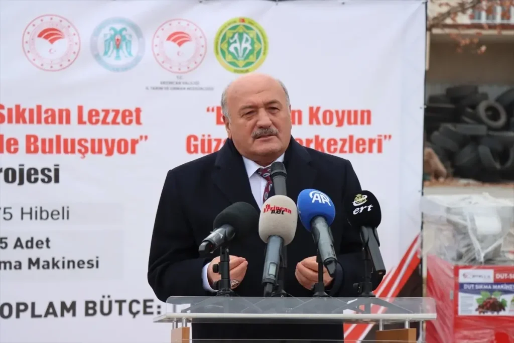 Erzincan’da 70 Üreticiye Dut Sıkma ve Koyun Kırkma Makineleri Dağıtıldı