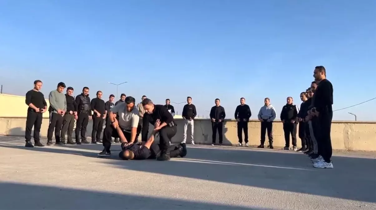 Erzincan’da Çarşı ve Mahalle Bekçilerine Uygulama Eğitimi Kursu Düzenlendi