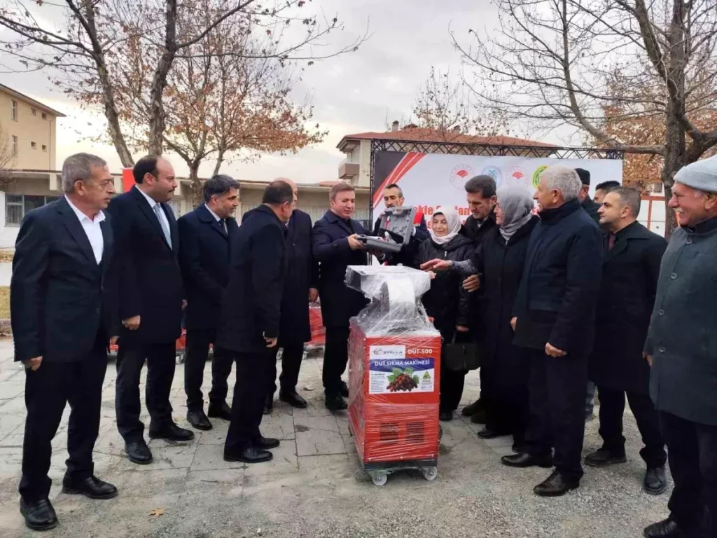 Erzincan’da Üreticilere %75 Hibe Desteği: Dut Sıkma ve Koyun Kırkım Makineleri