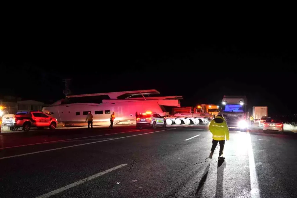 Yat Yüklü Tır, Erzurum Yollarını Kapattı: Uzun Araç Kuyrukları Oluştu
