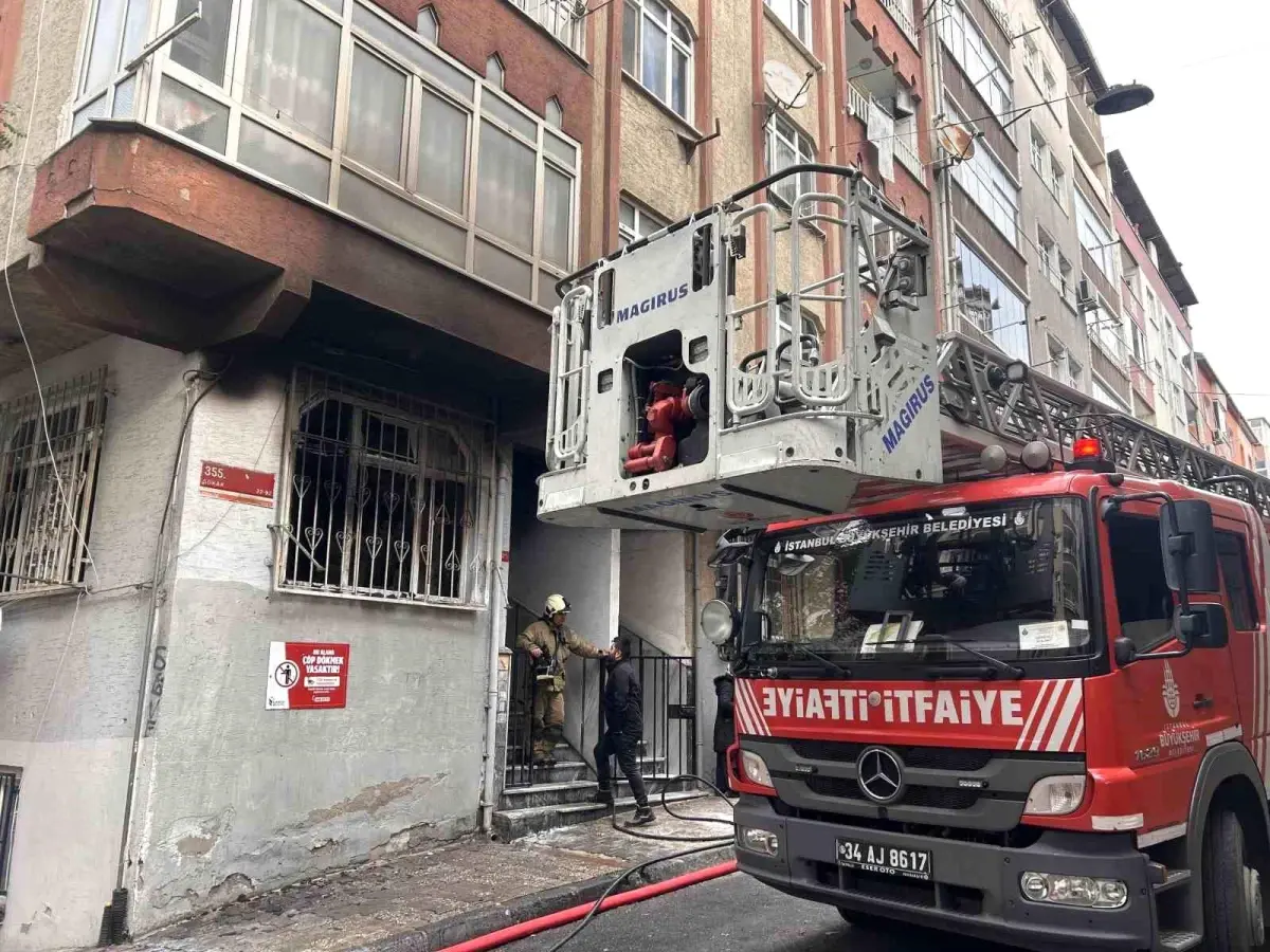 Esenler’de 5 Yaşındaki Çocuk Çakmakla Oynarken Kanepeyi Ateşe Verdi, Yangın İtfaiye Tarafından Söndürüldü