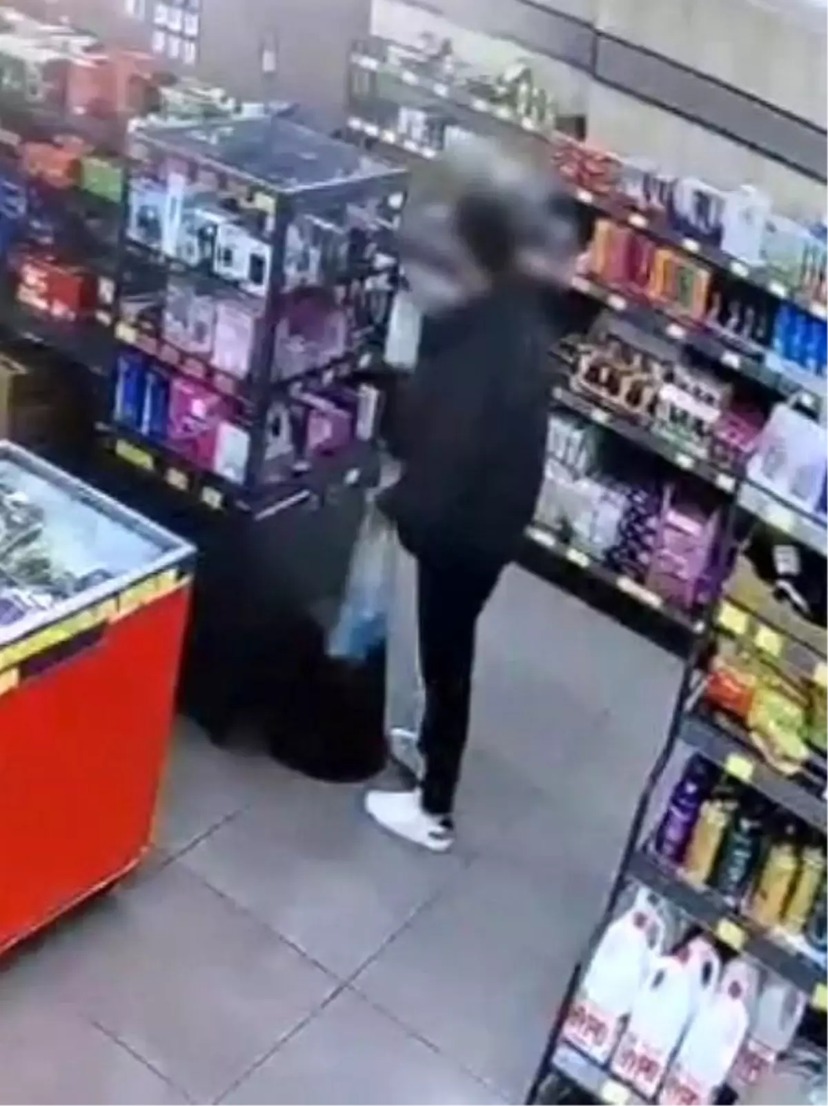 Esenler’de Market Hırsızı Güvenlik Kameralarıyla Anında Yakalandı