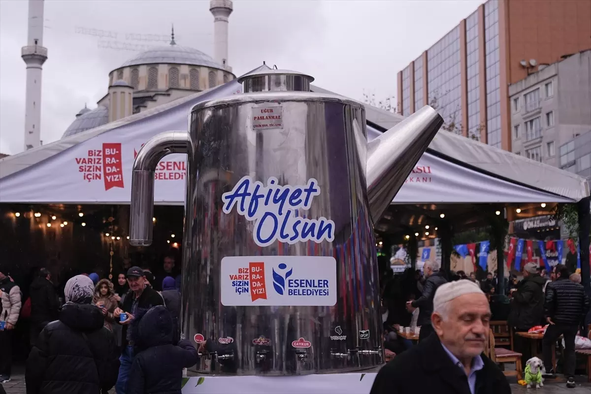 Esenler’de Dünya Çay Günü Coşkusu: 55 Çeşit Çayla Buluşma