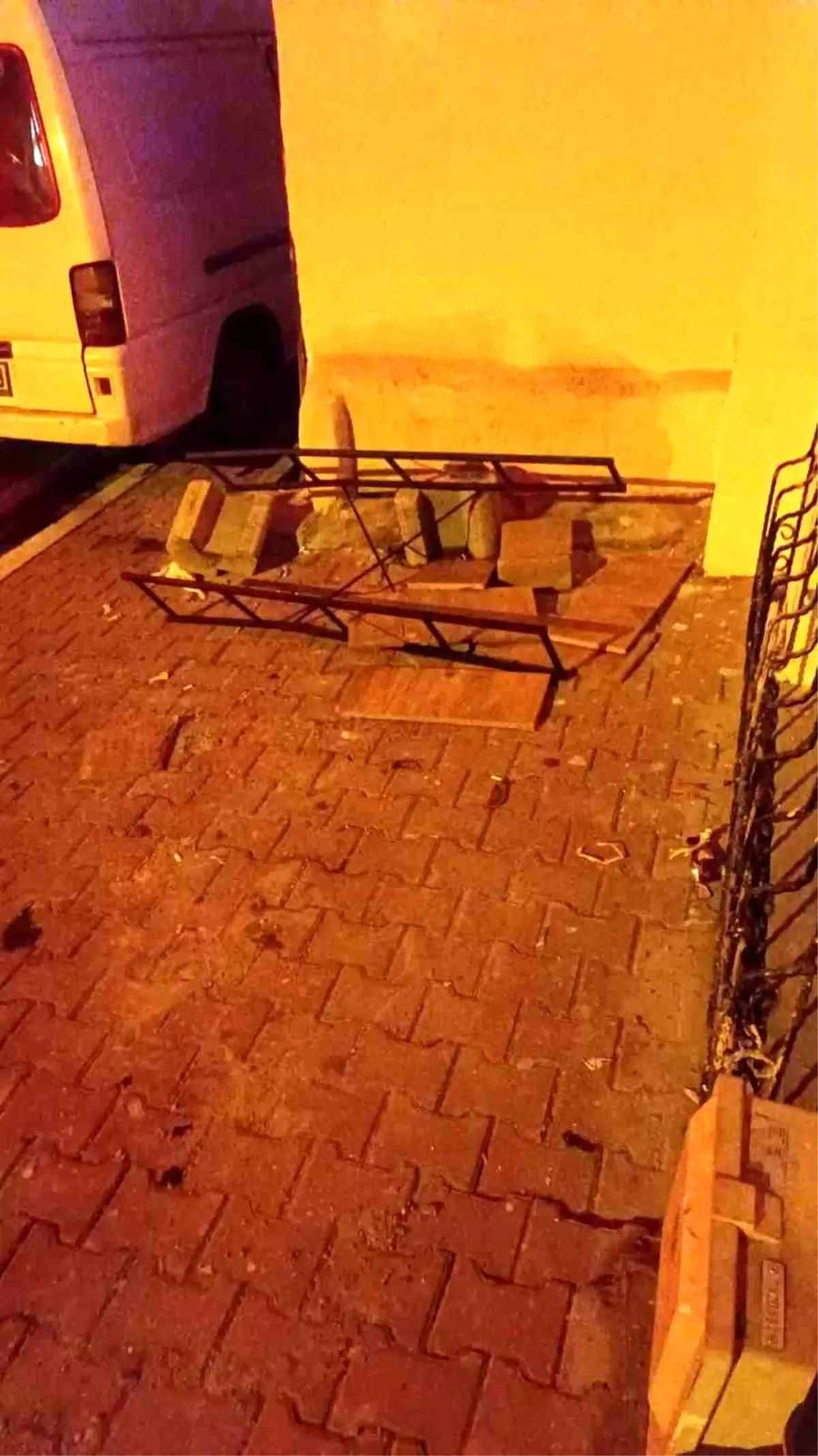 Esenyurt’ta Kiracıya Fiziksel Saldırı: 3 Aylık Kira Borcu Nedeniyle Ev Sahibi ve Ailesi Evi İşgal Etti