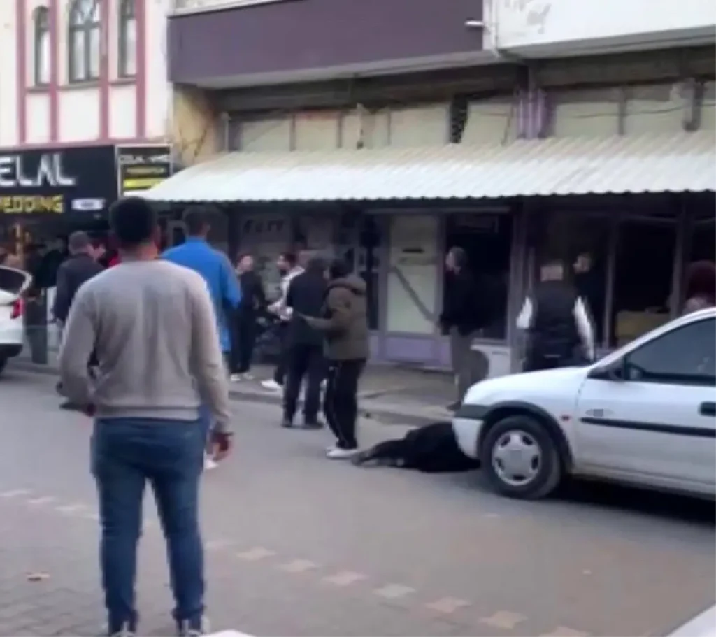 Eşini, kızının yanında öldürüp kayıplara karıştı