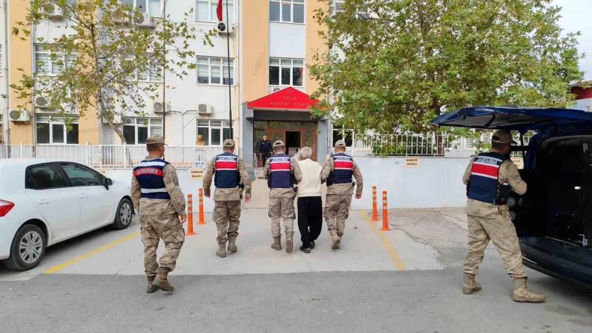 Hatay’da 77 Yaşındaki Adam Eşini Baltayla Öldürüp Banyodaki Çukura Gömdü: Tutuklandı!