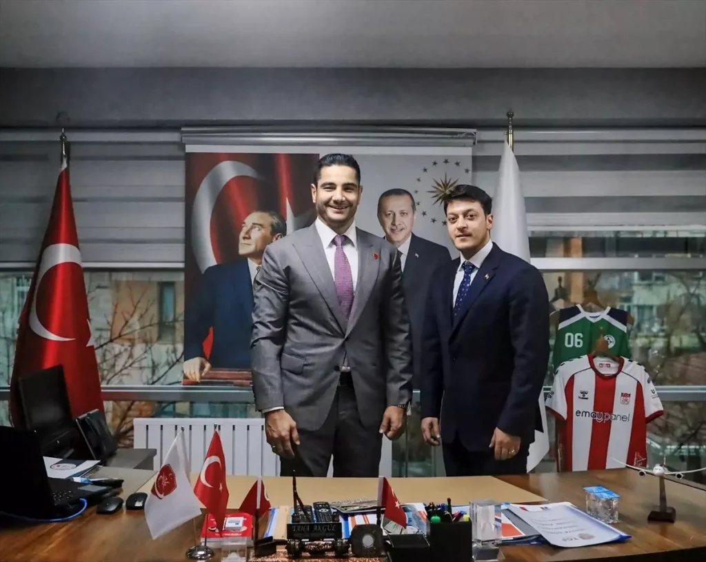 Ozil ve Akgül Buluştu: Futbol ve Güreş Dünyası Bir Araya Geldi