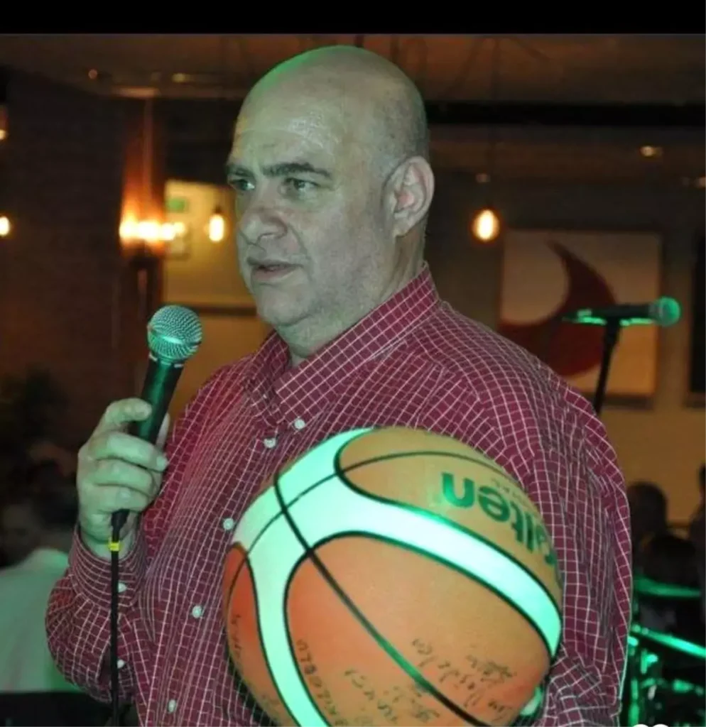 Eski Milli Basketbolcu Kemal Baksi, Apartman Balkonundan Düşerek Hayatını Kaybetti