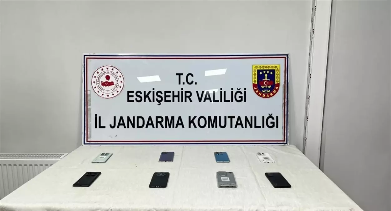 Eskişehir’de Kaçak Cep Telefonu ve Tütün Ürünlerine Yönelik Operasyon