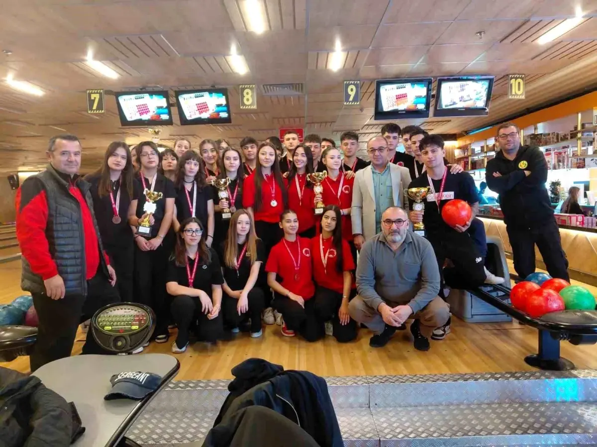 Eskişehir’de Okul Sporları Bowling Müsabakaları Tamamlandı