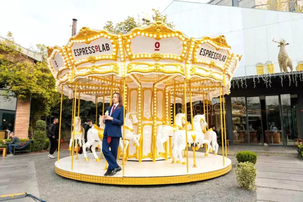 Tommy Cash İstanbul’da Flashmob Performansı Sergiledi