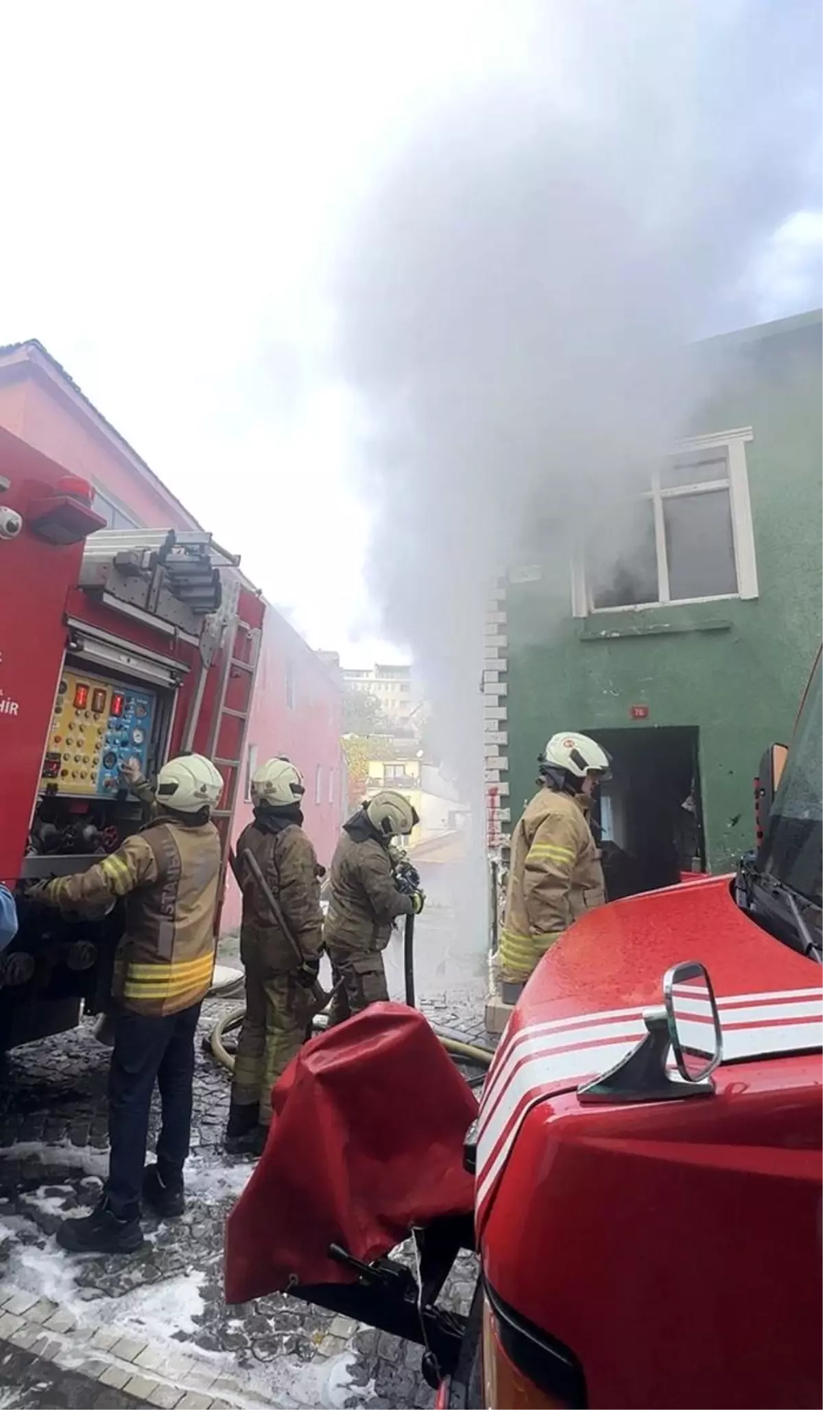 Fatih’te Yangın: Aile Son Anda Kurtuldu