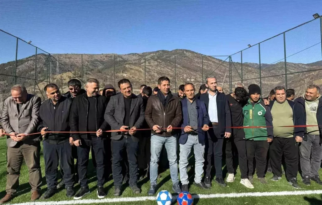 Fekeli gençler sahasına kavuştu