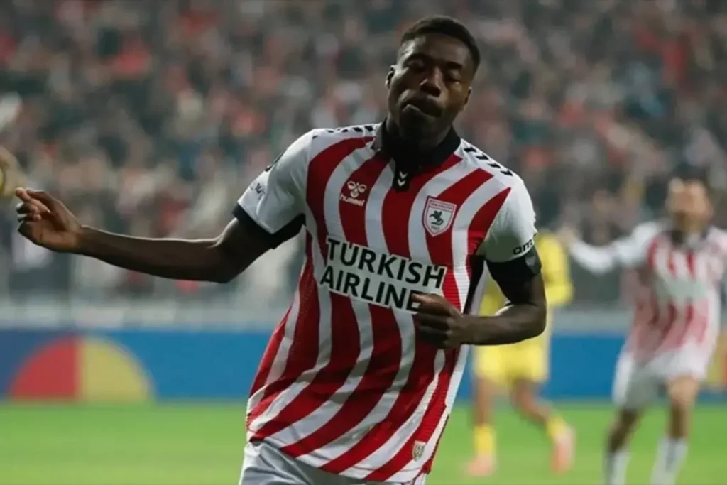 Fenerbahçe ile adı anılan futbolcuya teknik direktörü ateş püskürdü