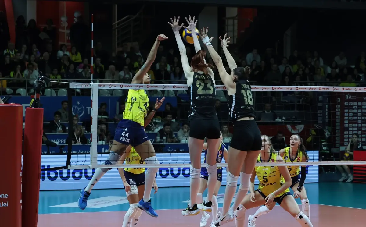 VakıfBank, Fenerbahçe’yi Yenerek 10’da 10 Yaptı